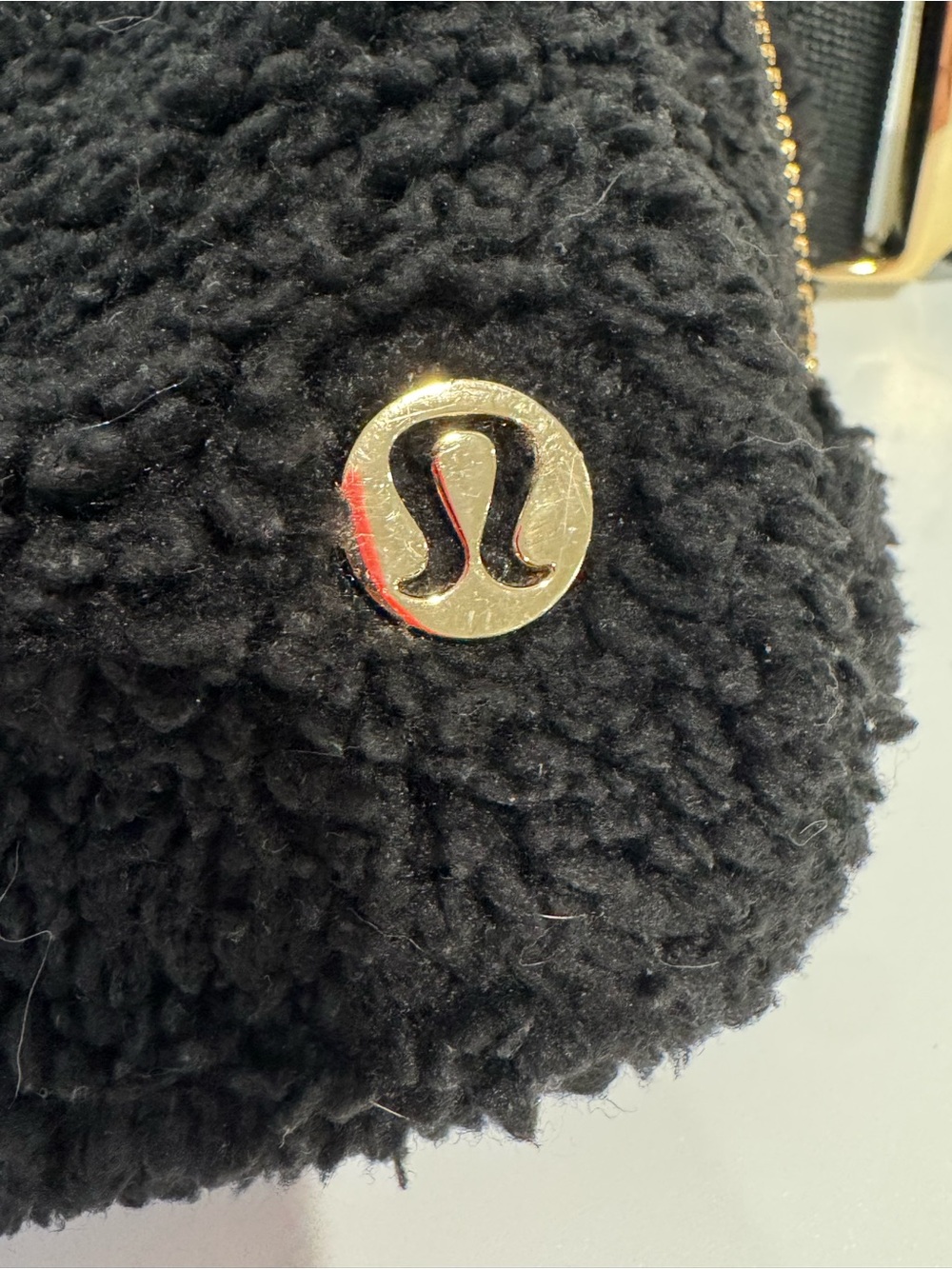 Lululemon Everywhere Fleece Belt Bag black and gold - Picture 3 of 15
